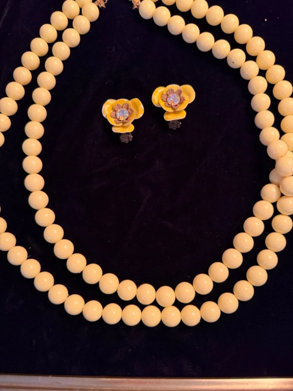 VTG Yellow Double-Strand Beaded Necklace with Floral Earrings